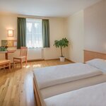 Photo of 4-bed room, bath, toilet, 2 bed rooms | © JUFA Hotel Altaussee