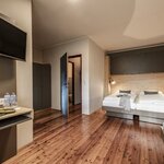 Photo of room with 4 beds with shower, WC | © JUFA Hotel Lipizzanerheimat