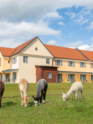 JUFA Pöllau_Aussenansicht_Oststeiermark | © Helmut Schweighofer | Jufa Pöllau | © Helmut Schweighofer