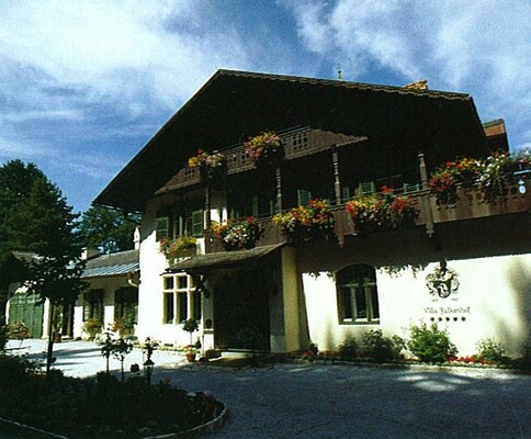 Jagdschloss Falkenhof Sommeransicht