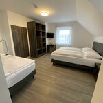 Photo of Triple room, shower, toilet, standard | © KM Hotel Murtal Rooms & Appartement