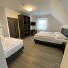 Bild von Dreibettzimmer, Dusche, WC, TV, WIFI | © KM Hotel Murtal Rooms & Appartement