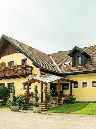 Landhof Lazarus mit traditioneller Fassade | © Landgasthof Lazarus | Franz Lazarus | © Landgasthof Lazarus