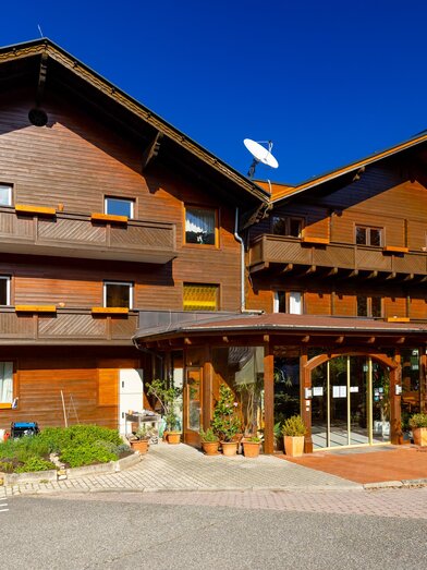 Naturhotel Enzianhof in traditioneller Holzfassade | © Harry Schiffer | HARRY SCHIFFER PHOTODESIGN | © Harry Schiffer