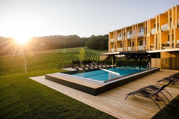 Ratscher Landhaus Morgensonne mit Pool @FOTO KARIN | © Karin Bergmann