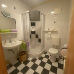 Photo of Twin room, shower and bath, toilet, west