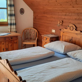 A cozy Helles, spacious large double room with adjoining room, shower and toilet, SAT TV