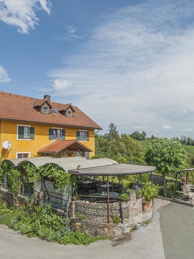 Weinbau Legat vlg. Tschöggl | © Weinbau Legat vlg. Tschöggl | Harald Legat | Harald Legat | © Weinbau Legat vlg. Tschöggl | Harald Legat