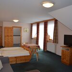 Photo of Double room, shower, toilet, 1 bed room