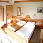 Photo of double room with shower or bathtub, WC | © Alpenhof