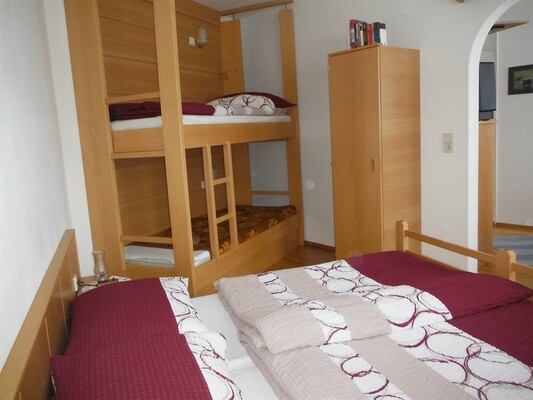 Schlafzimmer Ferienwohnung Nr. 6 | © Erlebniscamp Nordland