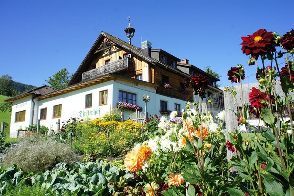 Dirtlerhof - Hausfoto Sommer
