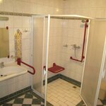 Photo of double room with shower, WC | © Flucher