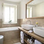 Photo of Suite, separate toilet and shower/bathtub, deluxe | © Tauroa GmbH