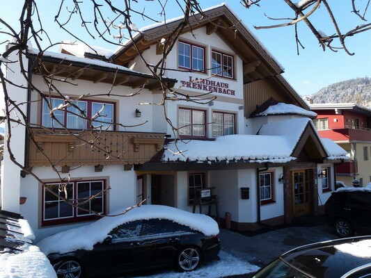 Lanhaus Trenkenbach mit Schnee bedeckt