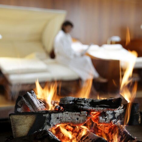 Entspannung am Kaminfeuer | © Hotel Der Steirerhof | © Hotel Der Steirerhof