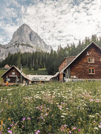 Klinkehütte mit Admonter Kalbling | © Thomas Sattler | © Thomas Sattler