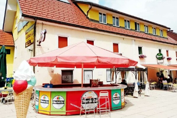 Postcafe Ehgartner-Gastgarten1-Murtal-Steiermark | © Ehgartner Egon