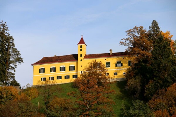 Schloss Arnfels Vorderansicht | © Schloss Arnfels | Fam. Macher