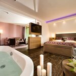 Photo of Suite, shower and bath tub, deluxe | © Thermenhotel Vier Jahreszeiten Loipersdorf