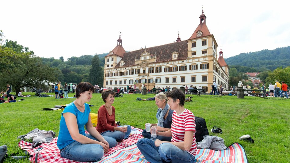 Kultur Picknick - Schloss Eggenberg | © Graz Tourismus - Harry Schiffer