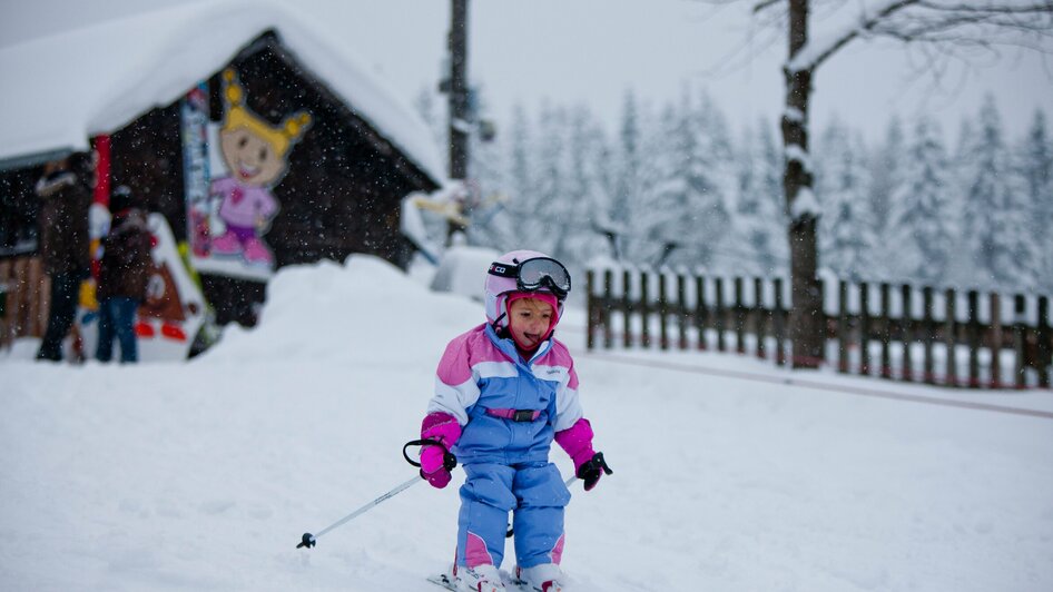  Kind Skifahren | © Steiremark Tourismus-Tom Lamm