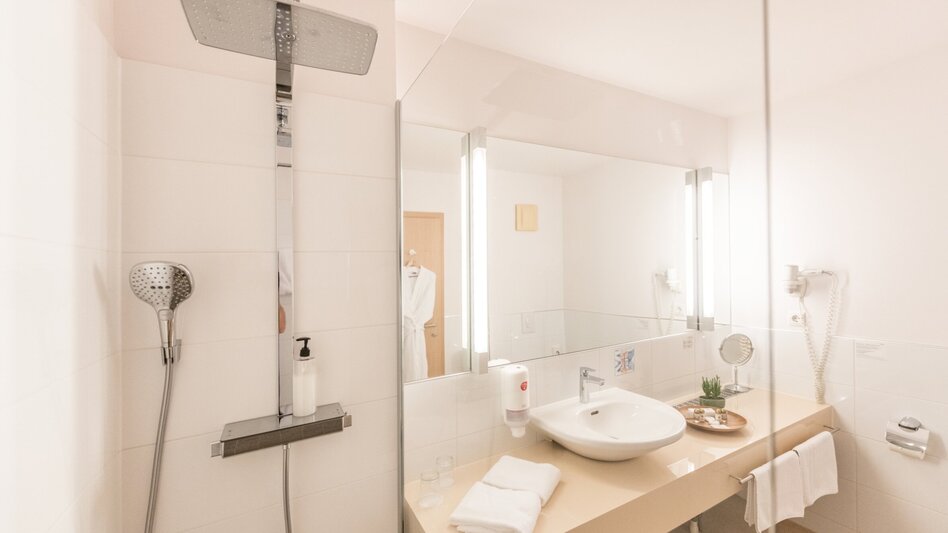 Badezimmer im Hotel NOVA in der Lipizzanerheimat | © Erlebnisregion Graz_TV-DieAbbilderei