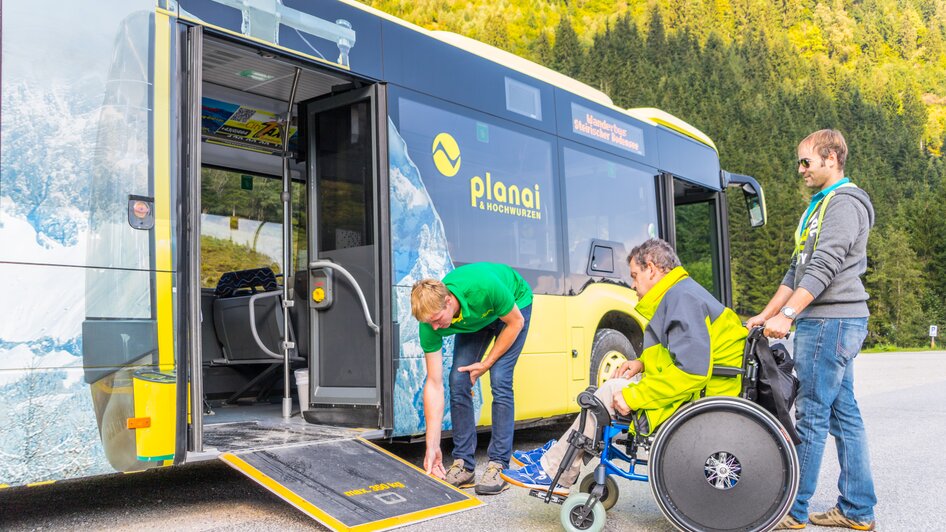 Barrier-free boarding of the public buses. | © Planai/Klünsner