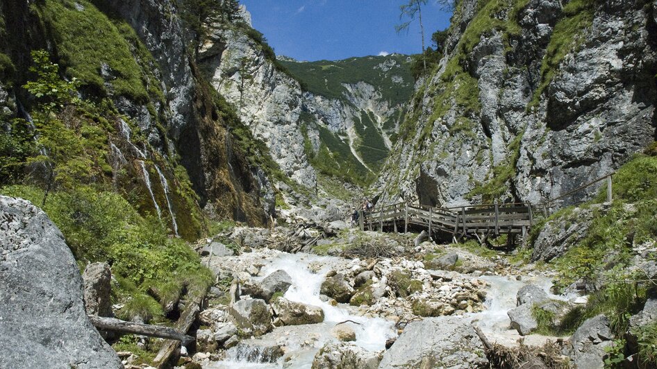 Der Weg durch die romantische Wildwasserklamm führt hinauf zur Silberkarhütte. | © Herwig Erlbacher
